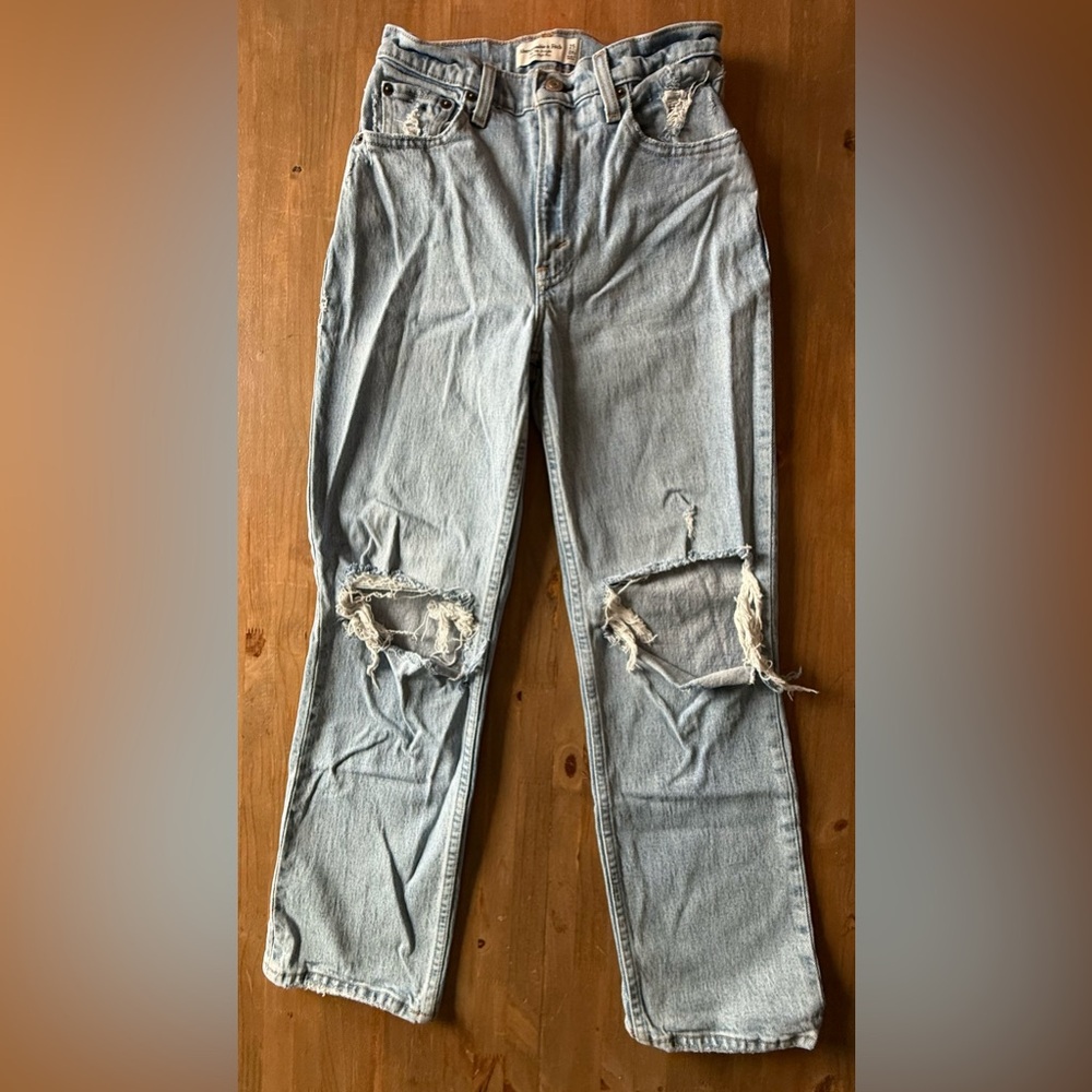 Abercrombie & Fitch The 90s Straight Ultra High Rise - Destroy Light Blue Wash